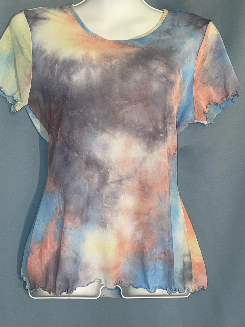 Short Sleeve Scoop Neck Tie-Dye Tee in Multicolor